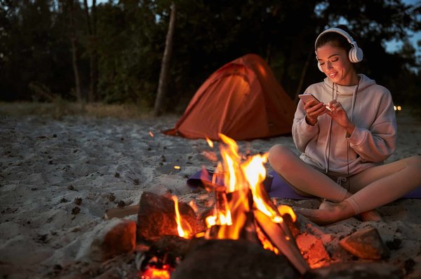 Comment profiter de la vie nocturne à Fréjus lors d'un séjour en camping ?
