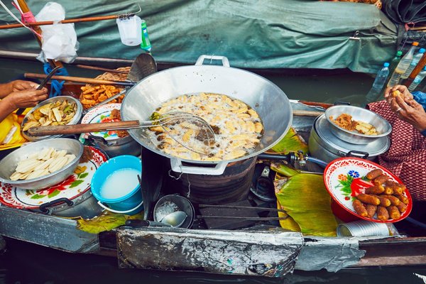 Gastronomie en mer : déguster la cuisine locale en naviguant