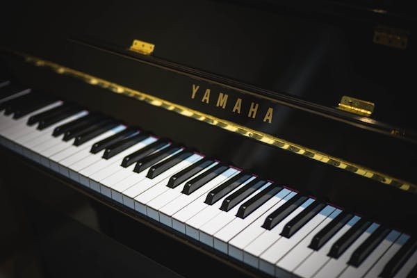Choisir le piano droit yamaha : qualité et innovation au rendez-vous